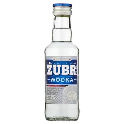 Żubr Strong Wyborna czysta wódka 200 ml